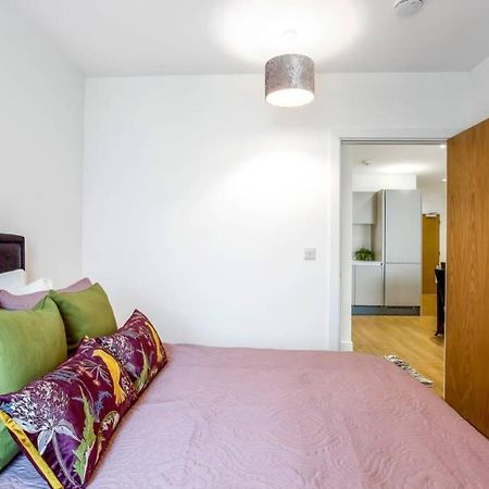 Apartamento Stunning 2 Bed/2 Bath In Town Centre & Parking! Bracknell Exterior foto