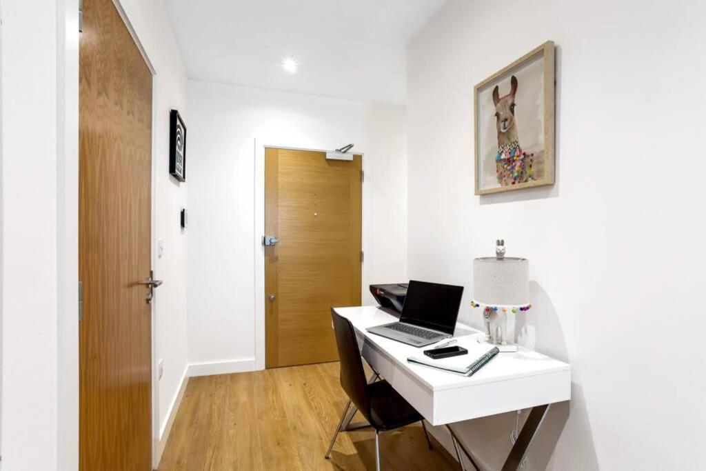 Apartamento Stunning 2 Bed/2 Bath In Town Centre & Parking! Bracknell Exterior foto